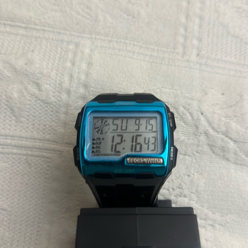 Swimmers watch by Synoke